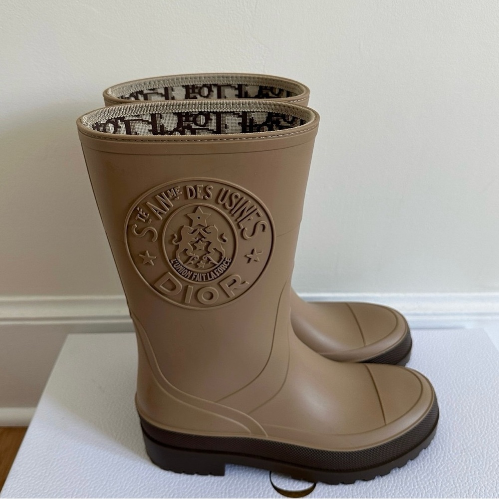 DIORUNION RAIN BOOTS IN DARK NUT COLOR (BEIGE)